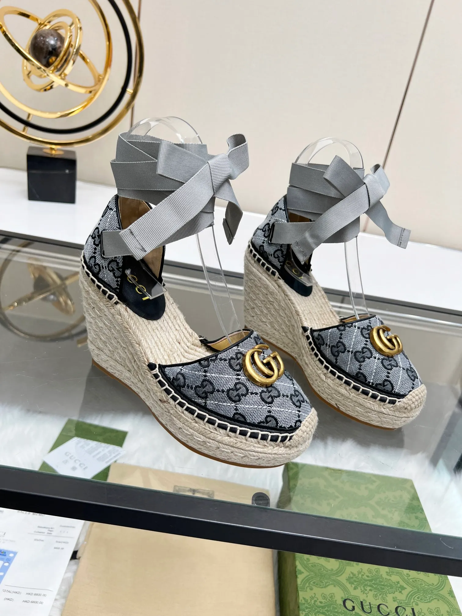 👟👟Ex-factory price 440👟👟 GUCCI wedge fisherman sandals, thick-soled straw, high-end quality, fabric: double G fabric, electric embroidery, lining: mixed sheepskin lining, yardage: 35～42, color: black and gray. Dear new and old customers, the picture has been updated, please transfer the image to change. The upgraded version of the wedge heel currently has more than 40 colors. Transfer the image and sell it.